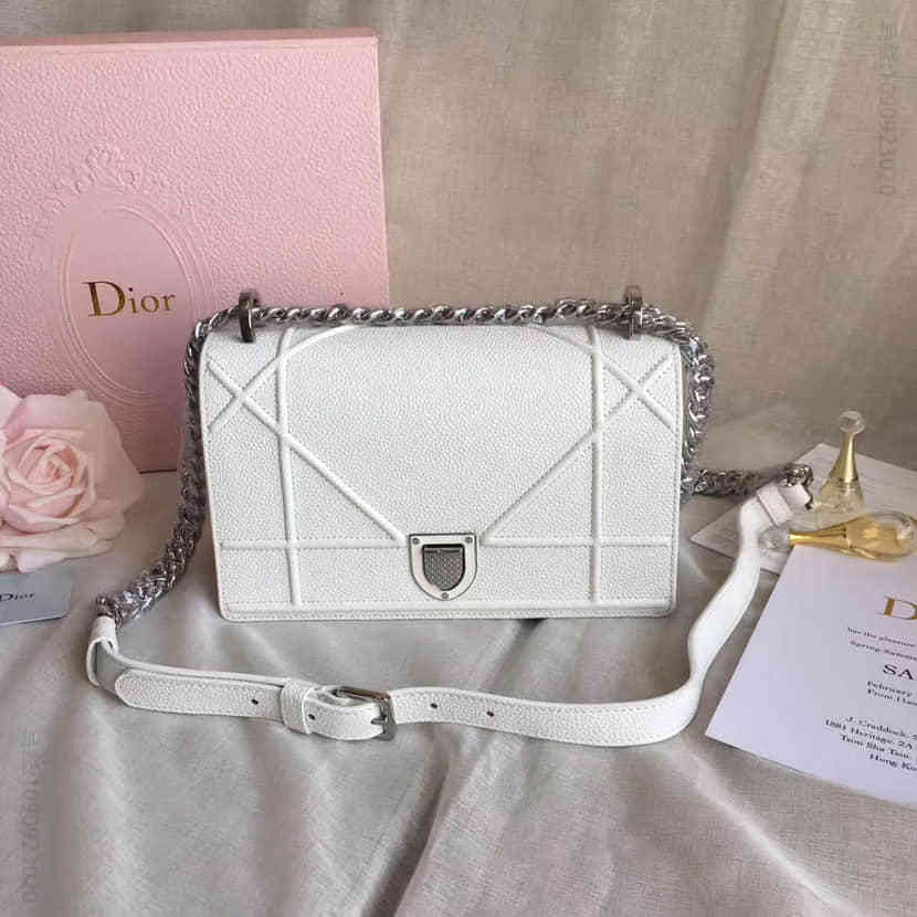 DIOR迪奥“DIORAMA”白色粒面触感小牛皮斜挎包