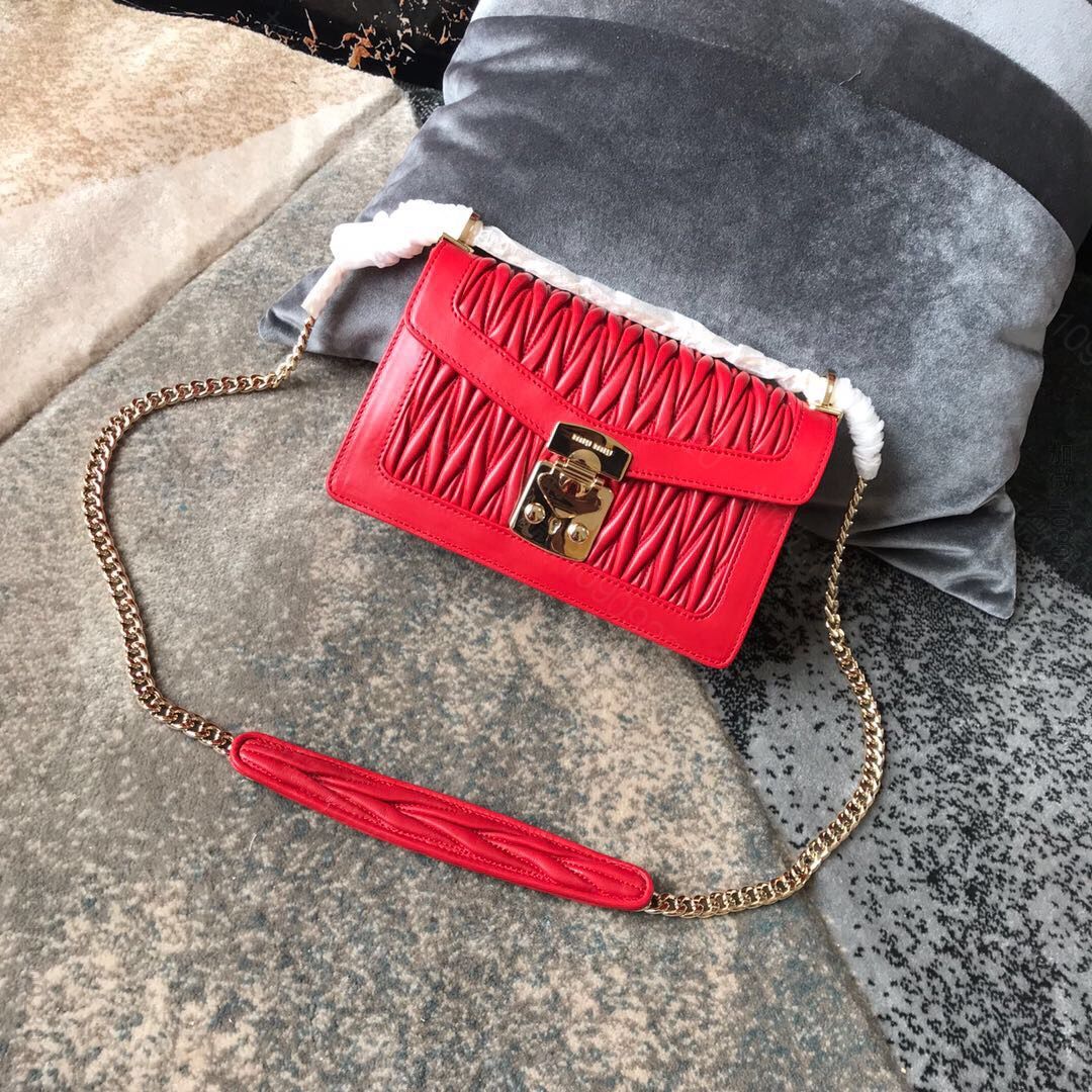 M87308_缪缪单肩斜跨女包 MIUMIU缪缪顶级进口Matelasse小羊皮材质单肩斜挎包5BD083G
