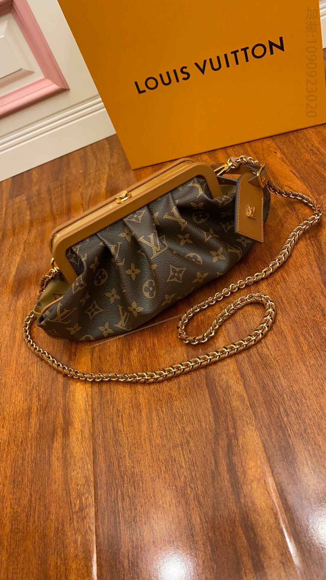 LV M45229 BOURSICOT EW 手袋 云朵包