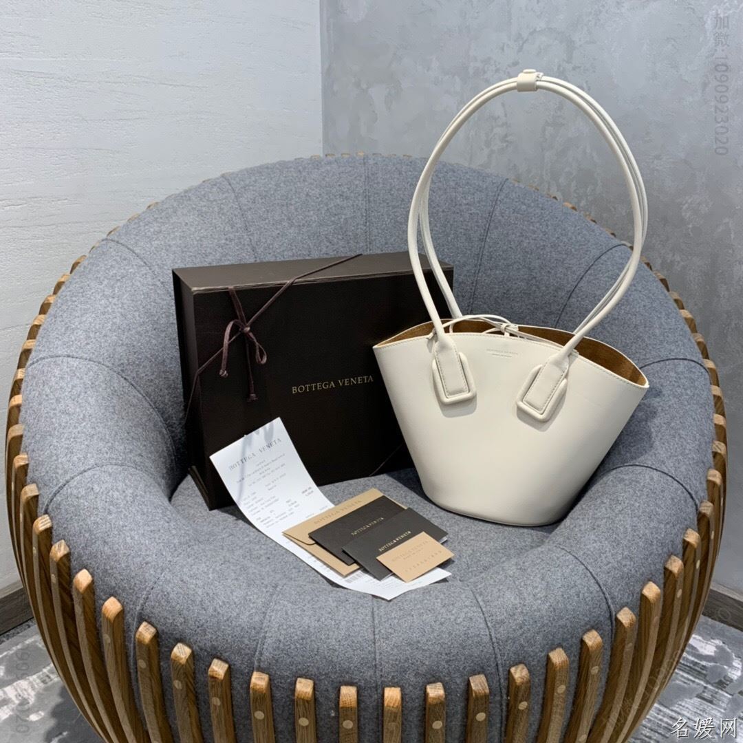 BV BottegaVeneta SMALL BASKET TOTE 水桶篮子包 592133石膏白