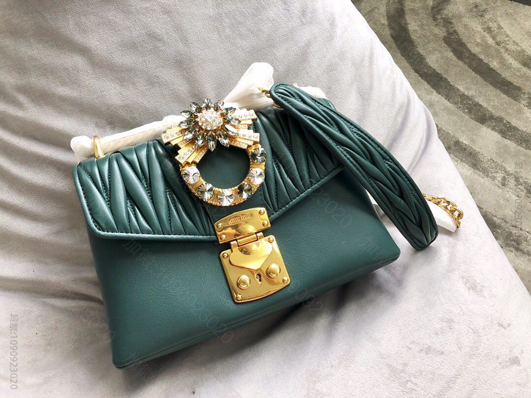 MIUMIU缪缪顶级进口Matelasse小牛皮材质单肩斜挎包5BD103