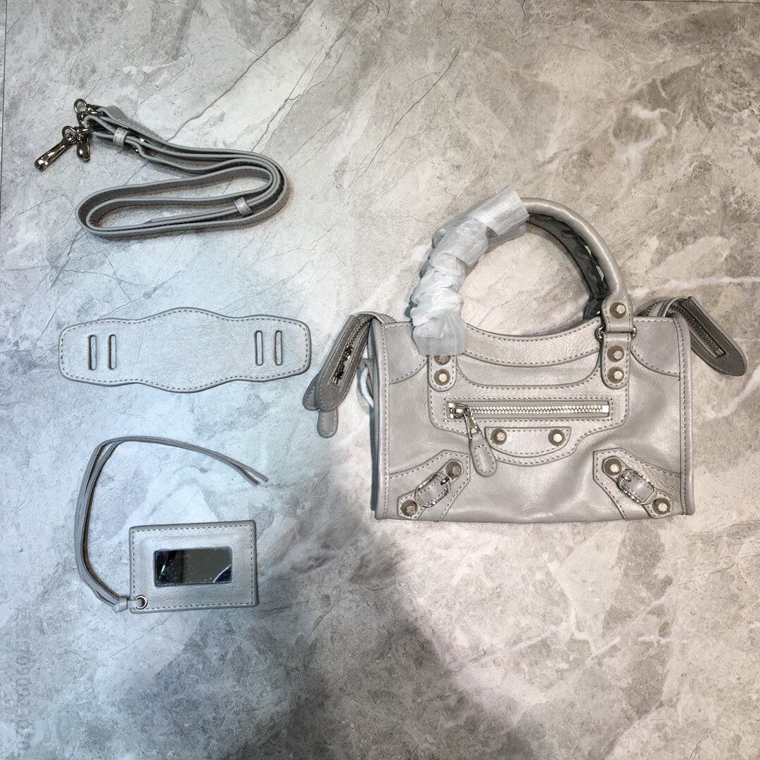Balenciaga巴黎世家爆裂纹牛皮银网钉迷你机车包084228