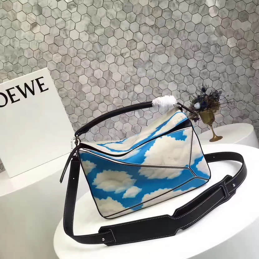 罗意威Loewe Puzzle bag专柜限量款蓝天白云几何包