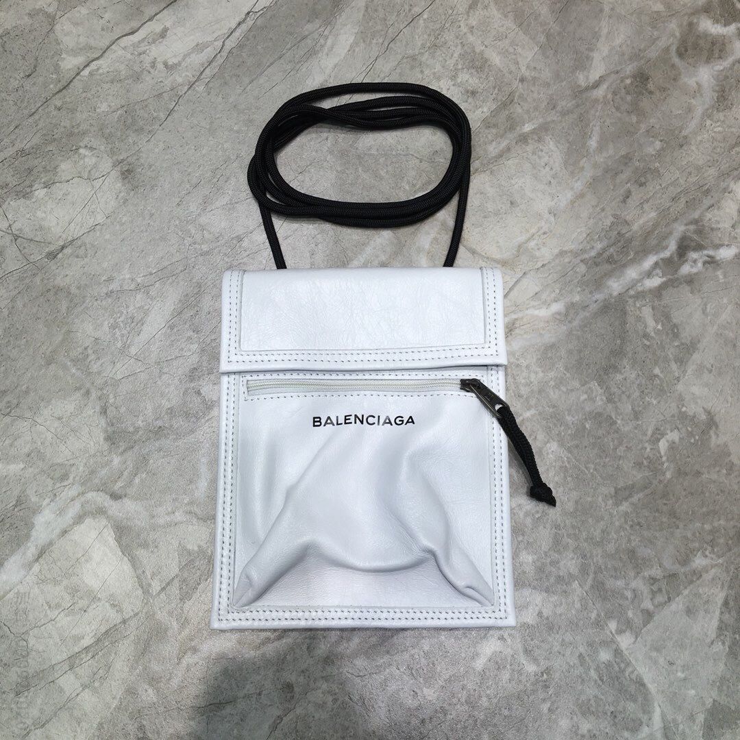 Balenciaga巴黎世家进口褶皱皮数码烫logo皮绳挎包手机包
