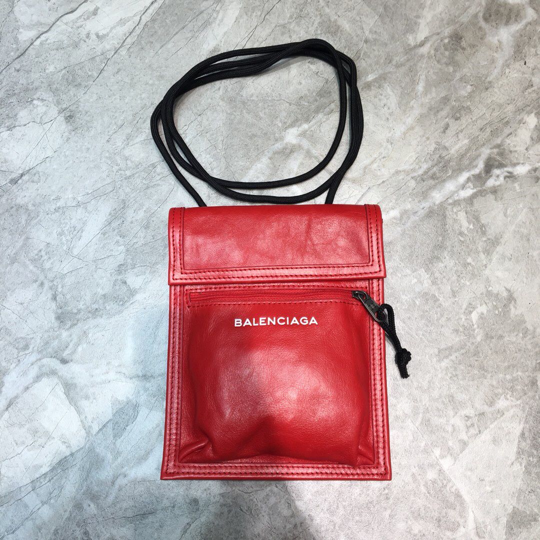 Balenciaga巴黎世家进口褶皱皮数码烫logo皮绳挎包手机包