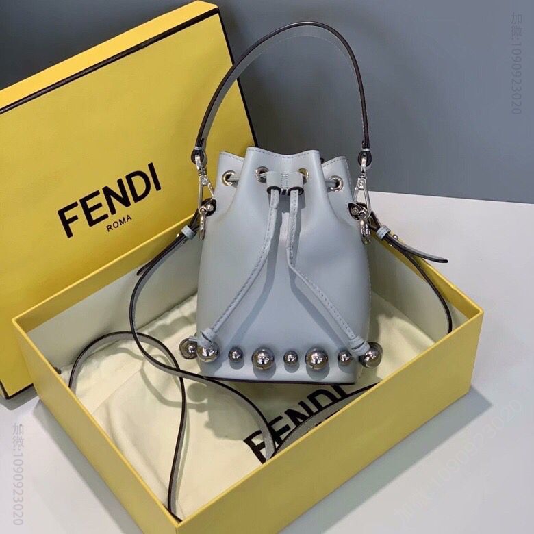 FENDI芬迪金属珍珠装饰迷你桶包010