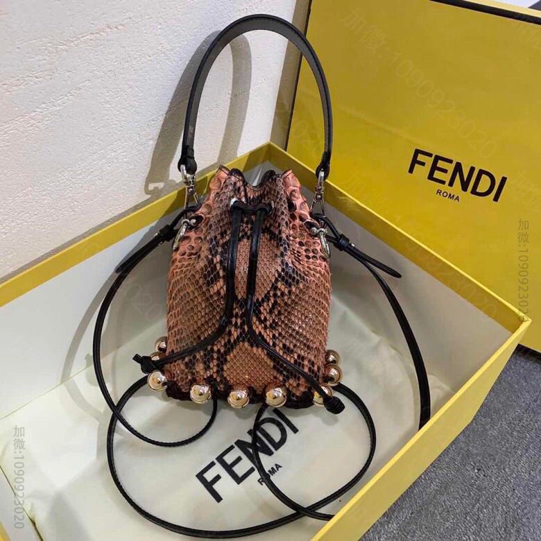 FENDI芬迪蛇皮迷你水桶包638