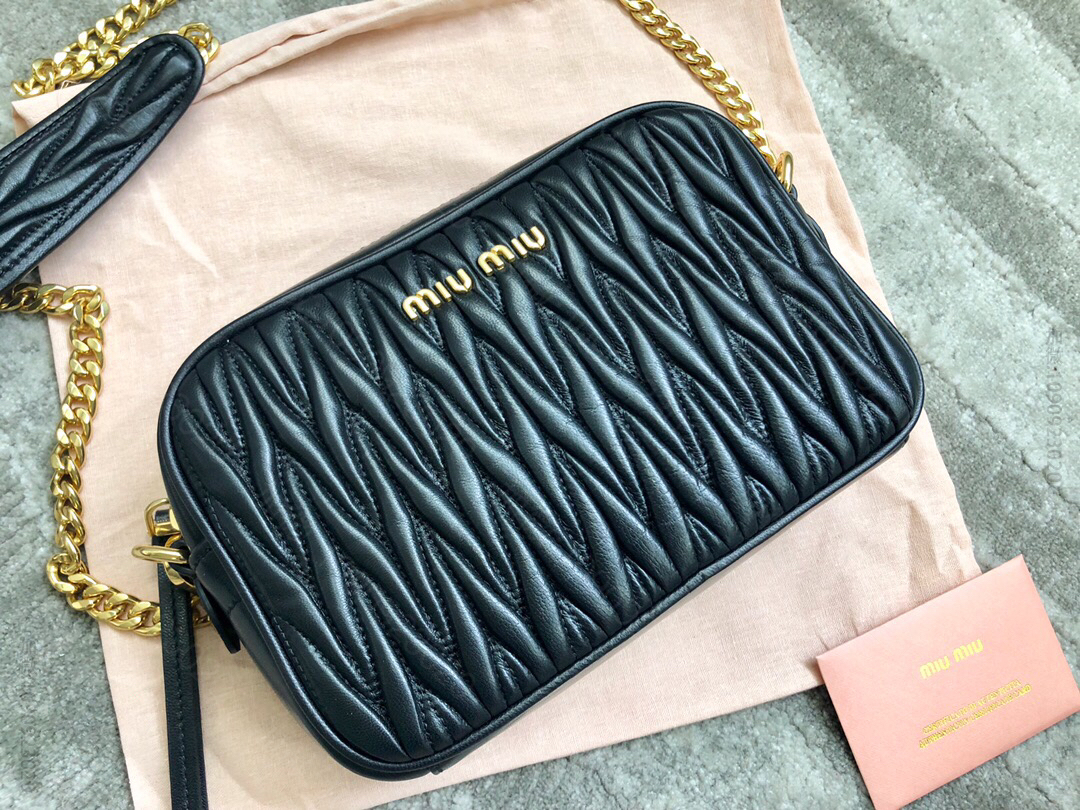 MIUMIU缪缪Matelasse进口小羊皮经典提花压纹单肩斜挎包5BH11...
