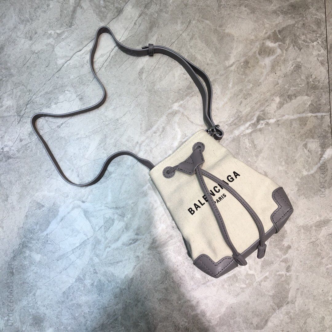 Balenciaga巴黎世家定制帆布配牛皮新品迷你水桶包