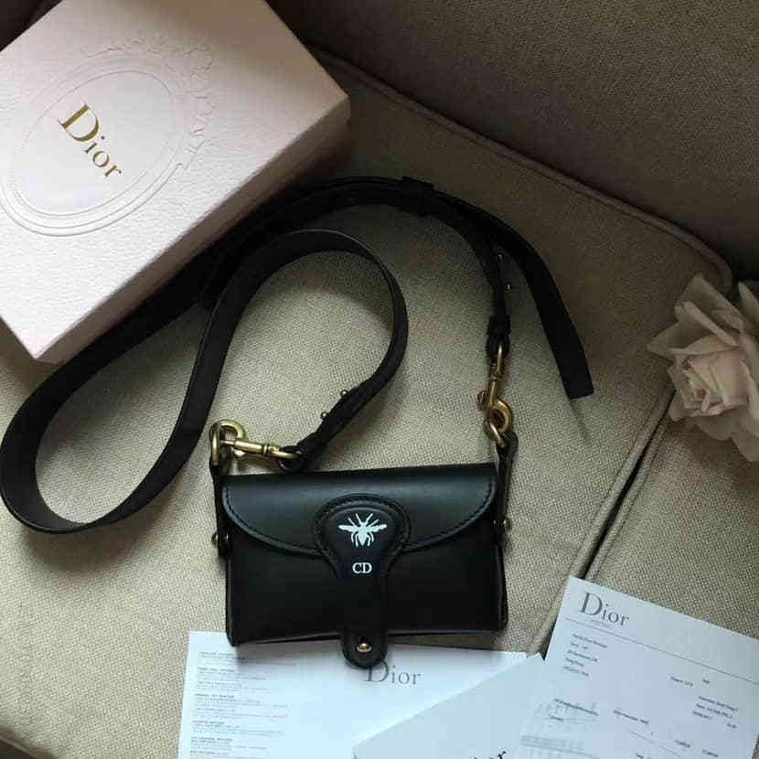 迪奥DIOR D-BEE黑色小牛皮蜜蜂压印袖珍斜挎包 M8502