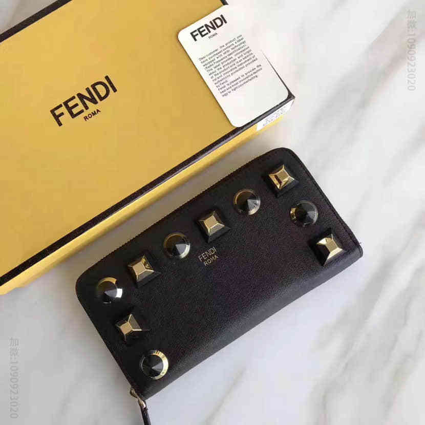 芬迪FENDI 黑色柔软WALLET铆钉小牛皮钱夹 8M0299