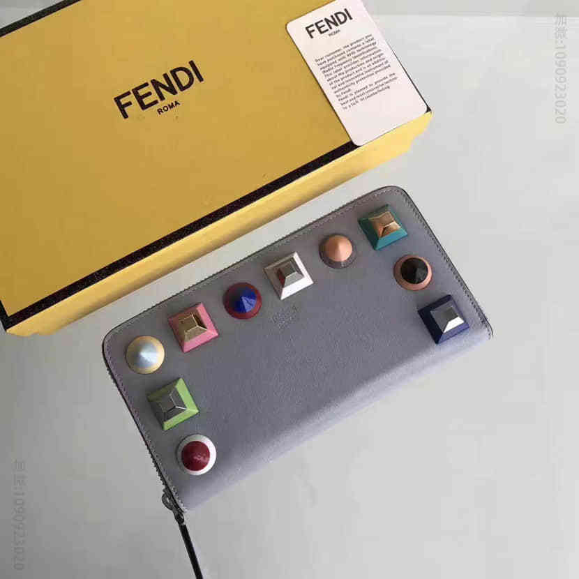 芬迪FENDI 板岩灰色PORTAFOGLIO多色彩虹铆钉皮夹 8M0299
