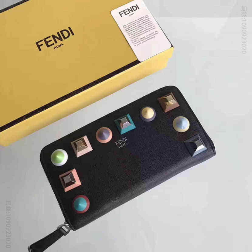 芬迪FENDI 黑色PORTAFOGLIO多色彩虹铆钉皮夹 8M0299