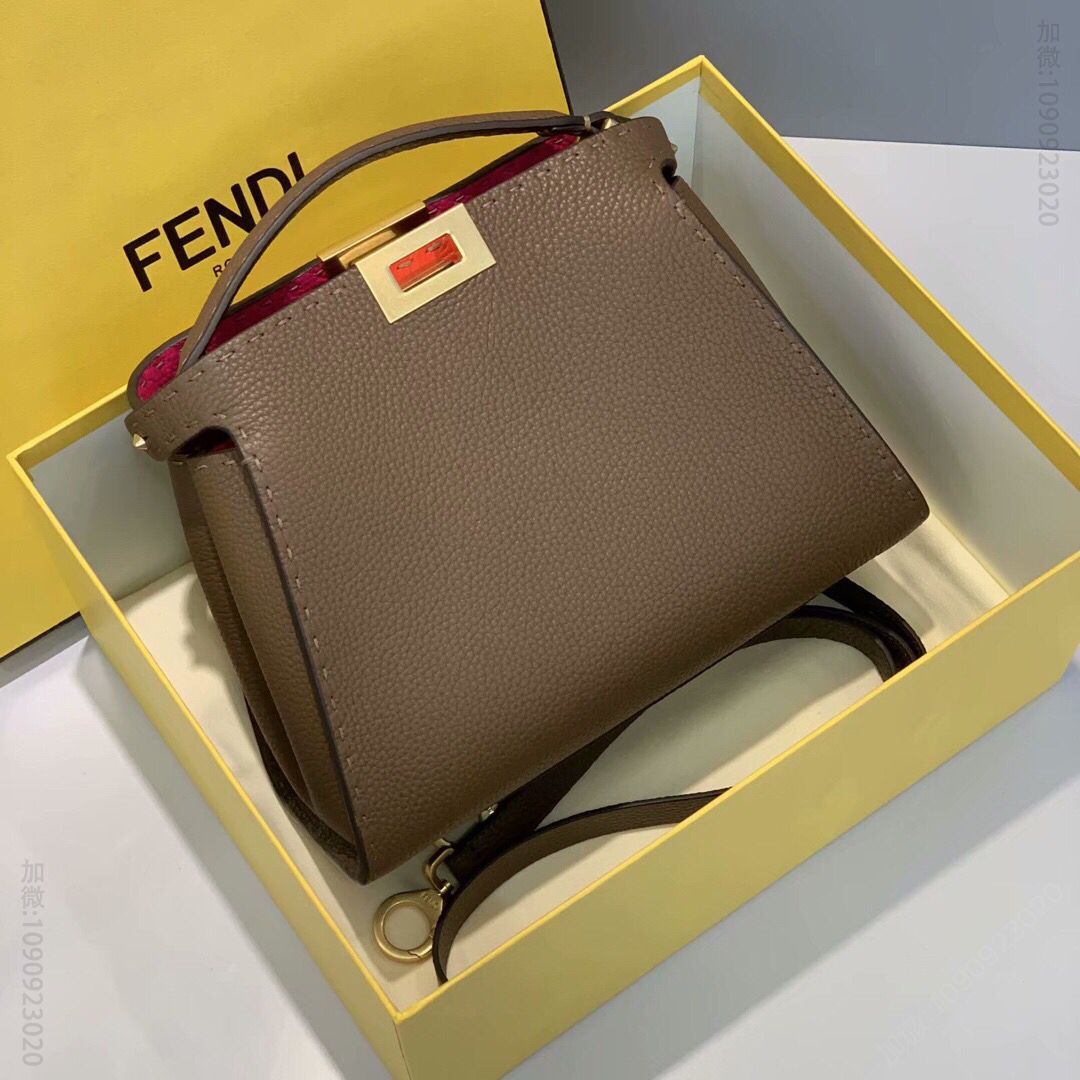 FENDI芬迪荔枝纹小牛皮手工缝线peekaboo手袋312