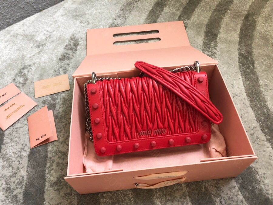 MIUMIU缪缪顶级进口Matelasse小羊皮材质单肩斜挎包5BD086