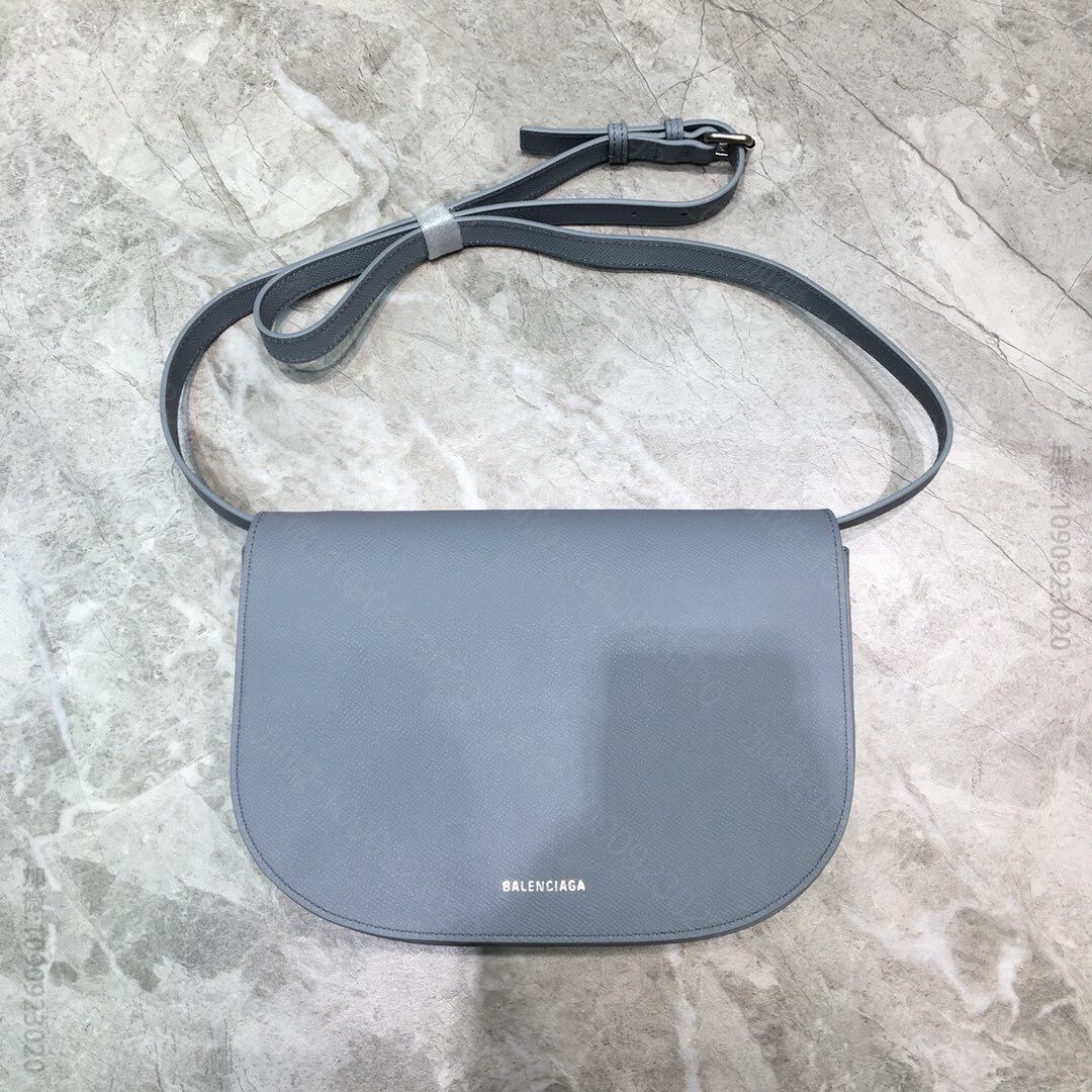 Balenciaga巴黎世家流行元素字母牛皮LOGO字母印花翻盖单肩斜挎包5...