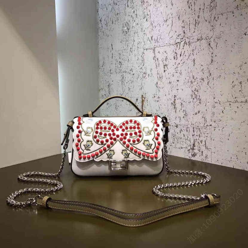 芬迪FENDI DOUBLE MICRO BAGUETTE手袋 8M0371
