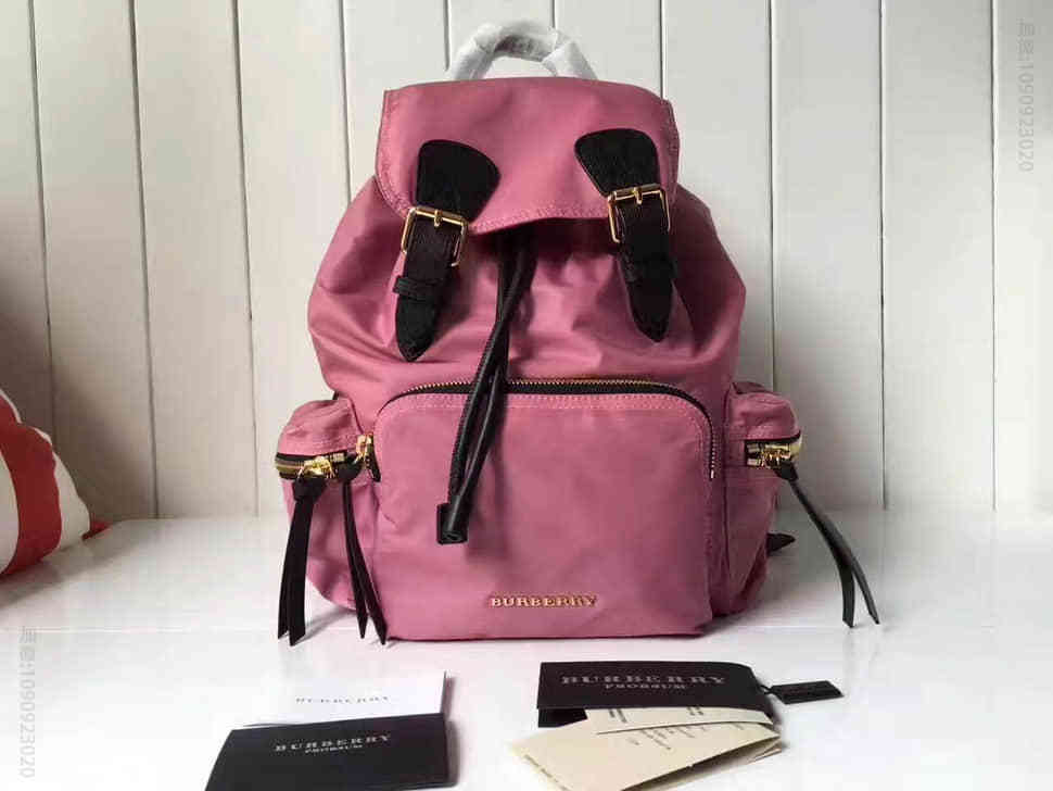 Burberry 博柏利The Rucksack - 中号功能性尼龙拼皮革军旅背包 40166221