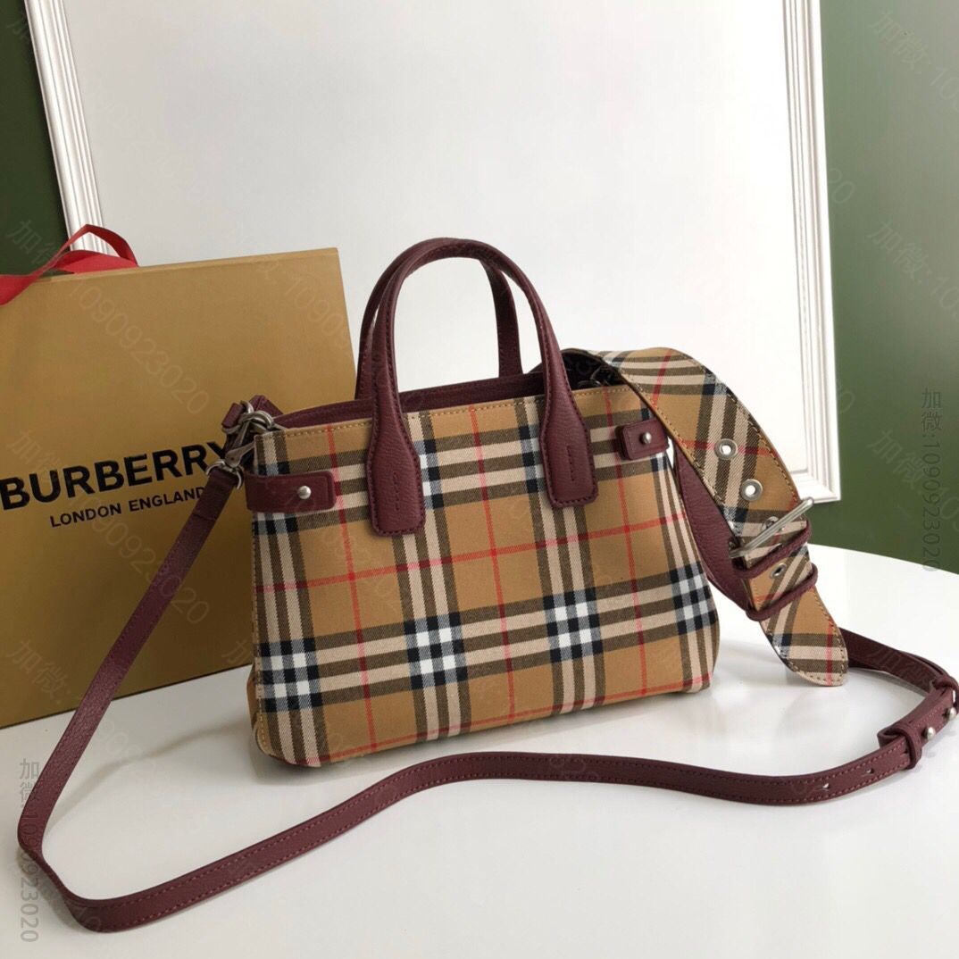 Burberry巴宝莉Vintage 复古格纹点缀马术灵感皮革元素班纳手袋
