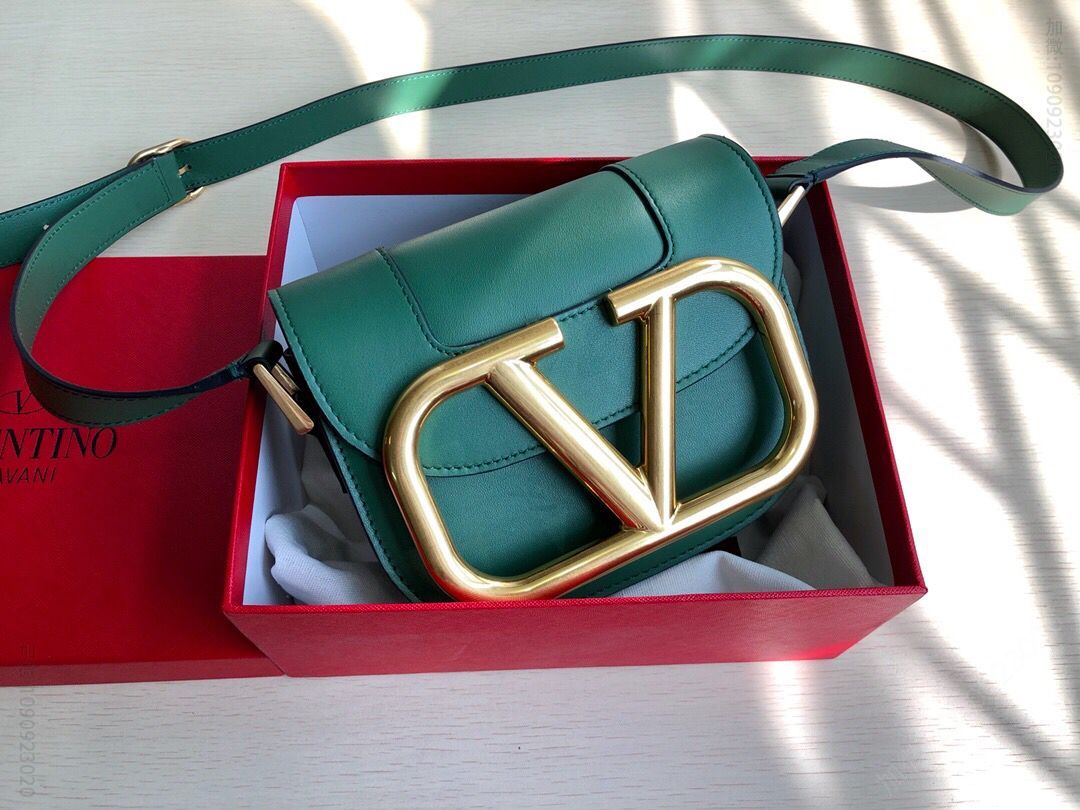 Valentino华伦天奴金属超大LOGO小牛皮斜挎包新品风琴包1011s