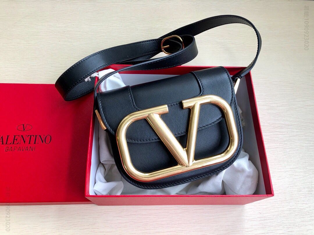 Valentino华伦天奴金属超大LOGO小牛皮斜挎包新品风琴包1011s