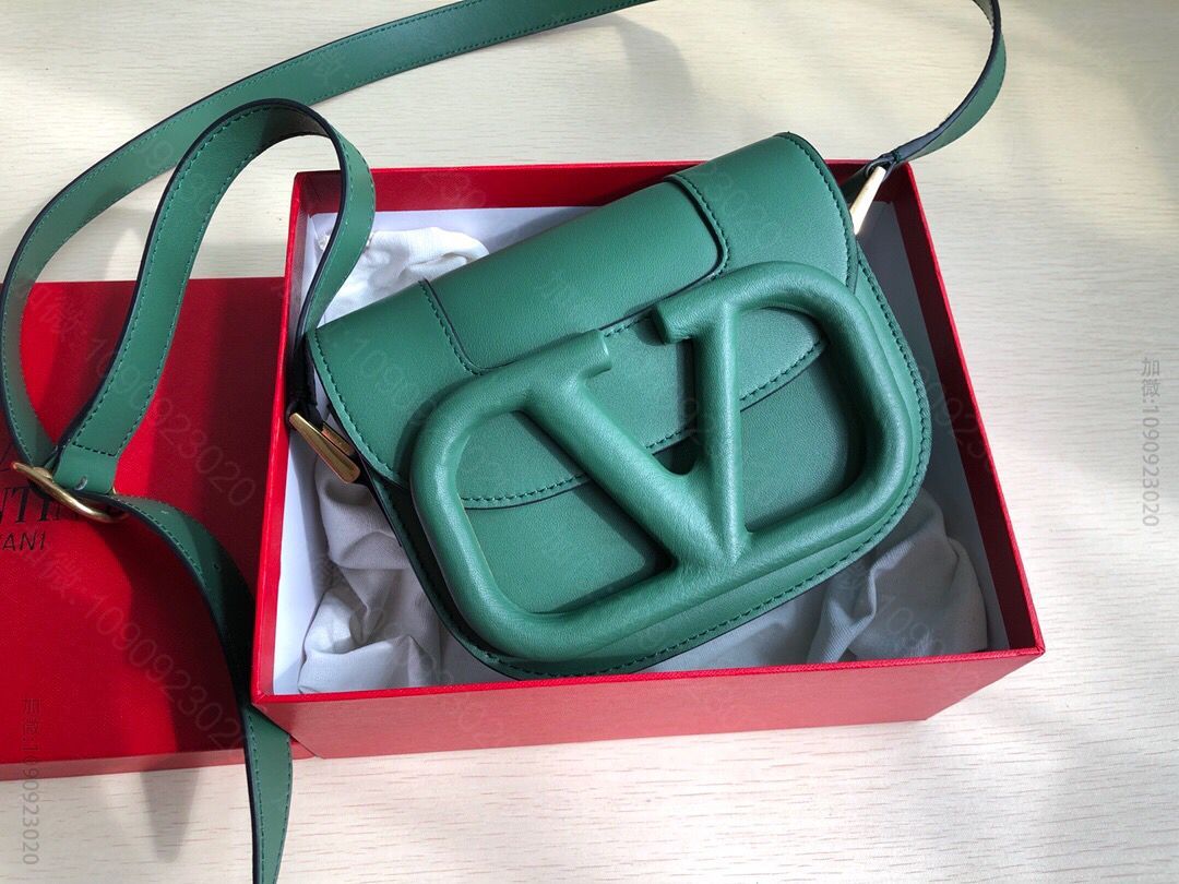 Valentino华伦天奴皮革超大LOGO小牛皮斜挎包新品风琴包1011s