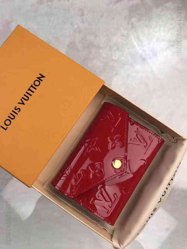 路易威登 LV VICTORINE 漆面皮钱夹 M62429
