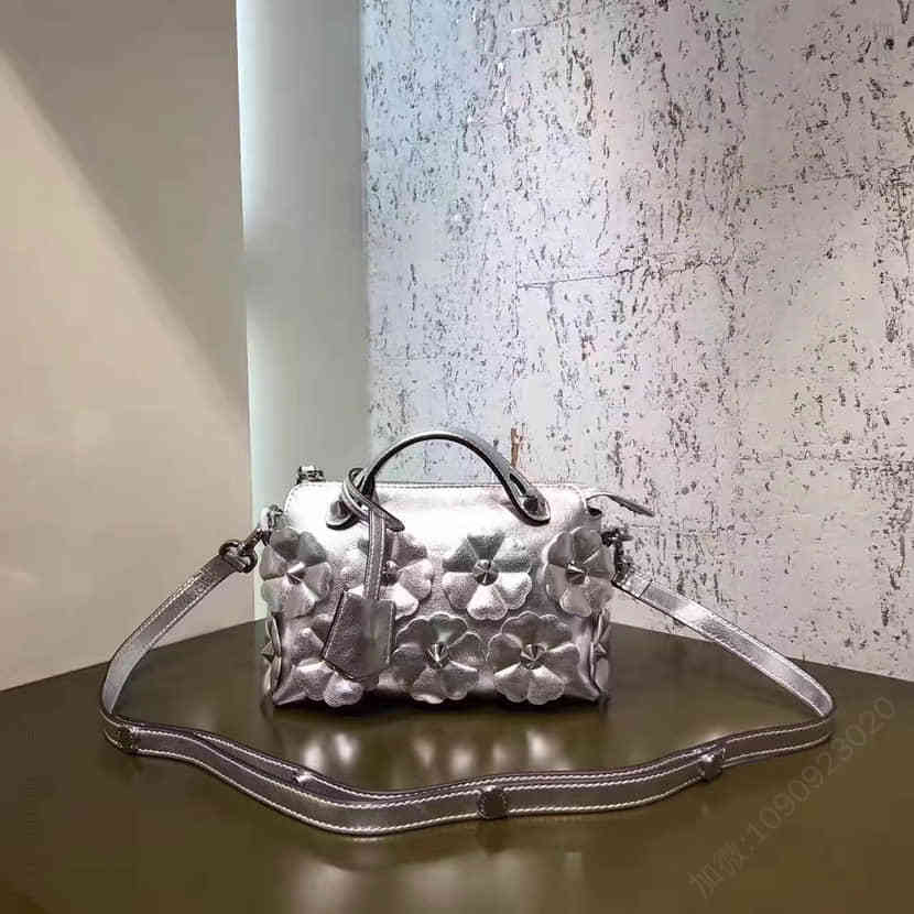 芬迪FENDI 银色柔软层压皮革迷你波士顿BY THE WAY MINI手袋 8BL135
