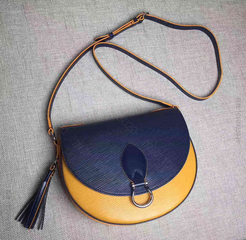 LV SAINT CLOUD 拼色水波纹Epi皮革斜挎包 M54154