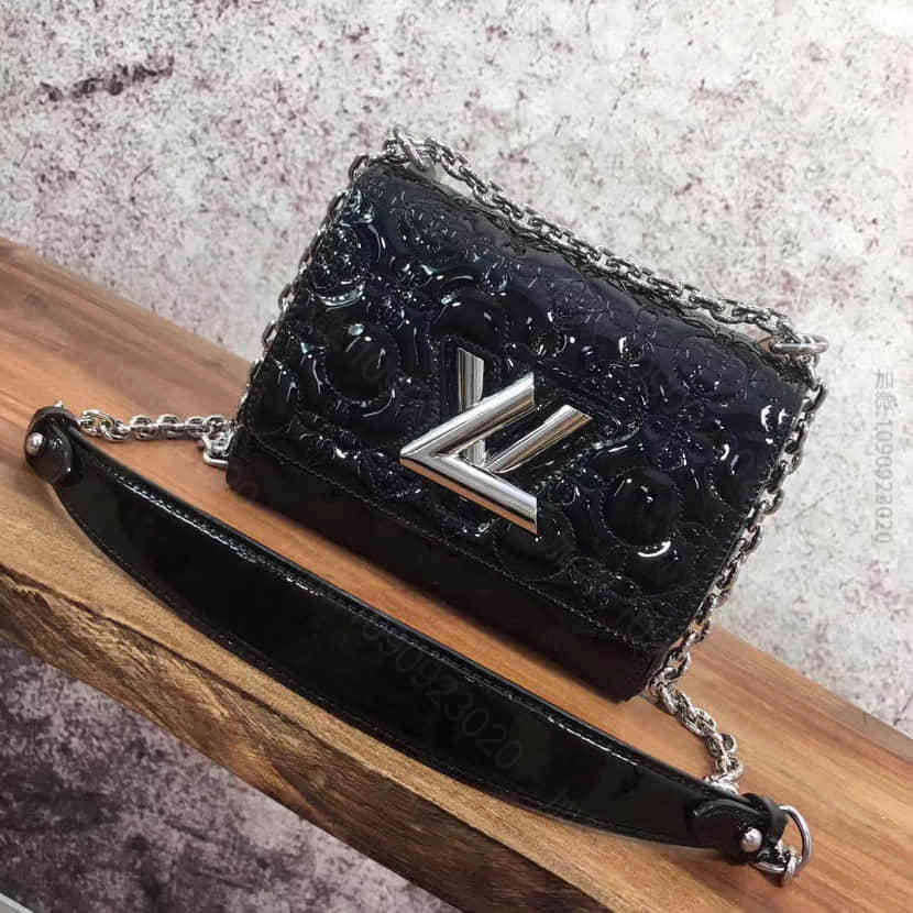 LV 黑色漆面皮革Malletage花纹 TWIST系列小号手袋 M5452...