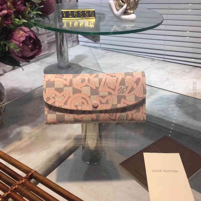 LV 最新限量款大溪地 白格彩绘豆豆长款钱包 N60096