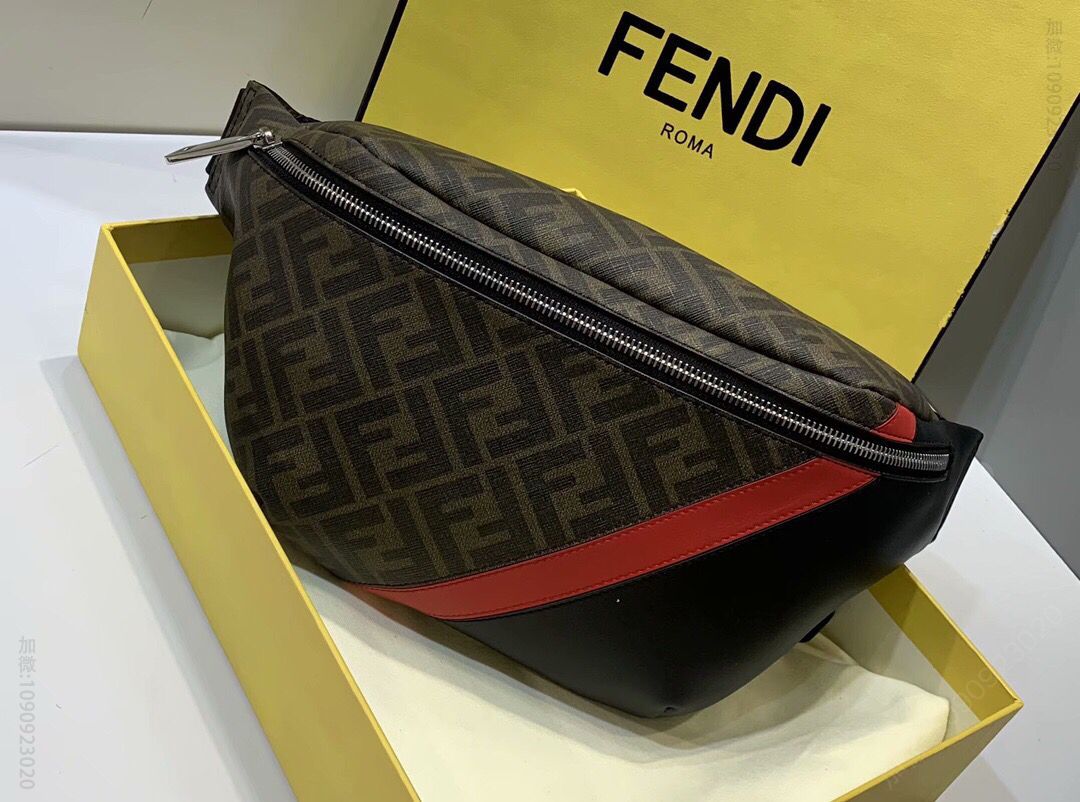 FENDI芬迪满Logo设计男女同款胸包2382