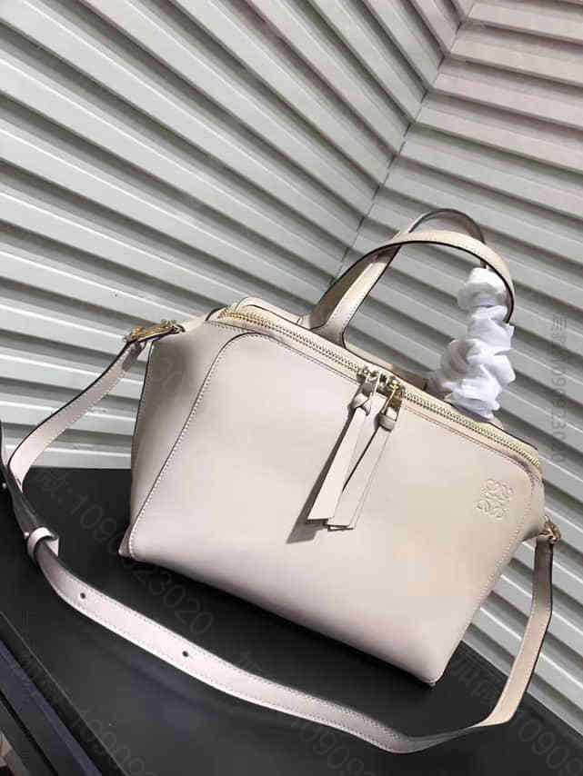 LOEWE罗意威 Zipper Bag 拉链手袋 326.30.P10 沙色