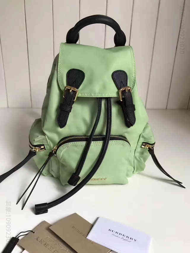 Burberry The Rucksack - 小号功能性尼龙拼皮革军旅背包40197691苹果绿