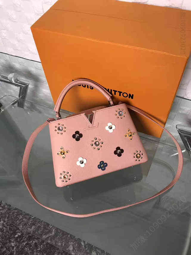 LV Taurillon Leather花蕊饰钉 CAPUCINES BB 手袋M54310
