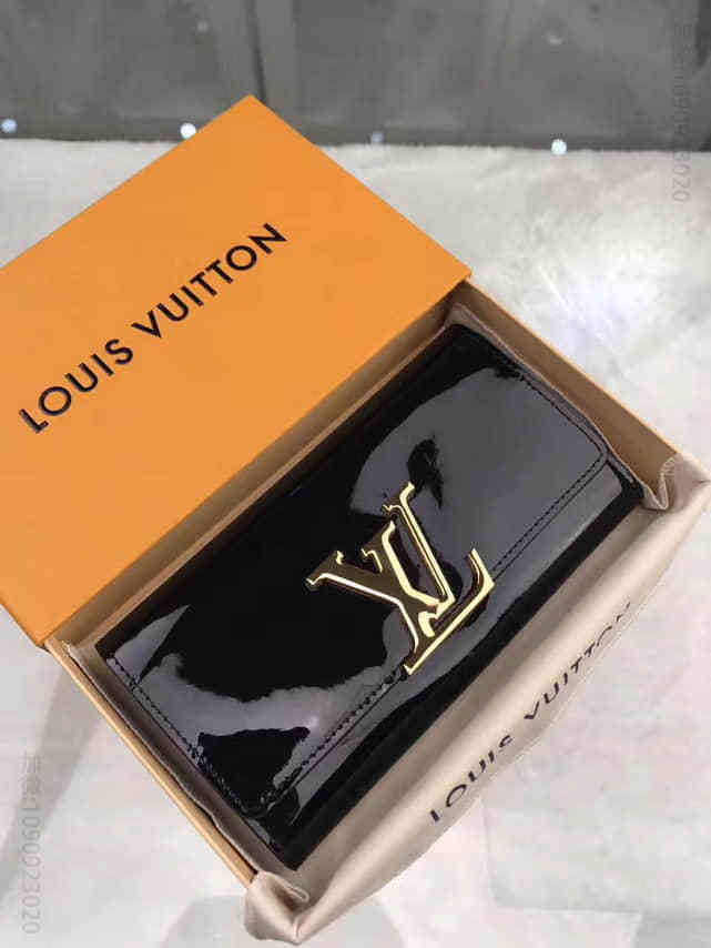 LV 黑色漆皮镜面小牛皮 长款女士钱夹 M61316