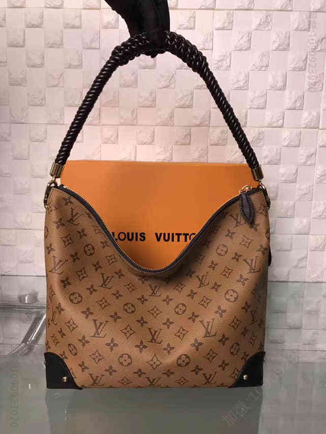 LV M44130 欧洲专柜新品TRIANGLE SOFTY拼色老花女士单肩双面包