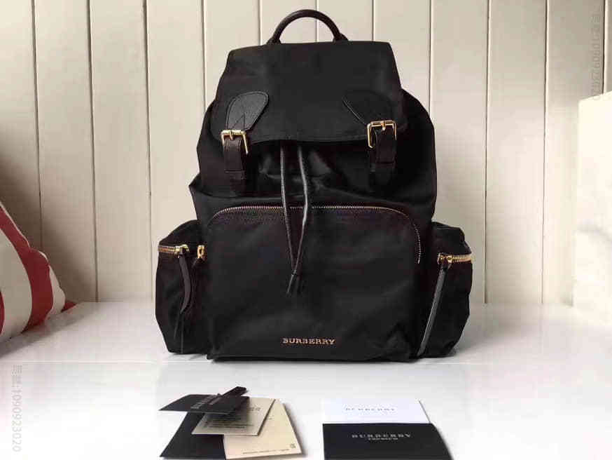 Burberry The Rucksack大号尼龙布军旅背包 40148781