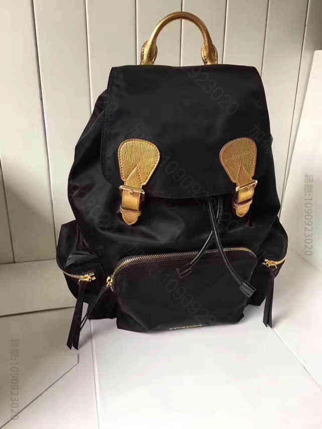 Burberry The Rucksack黑配金大号尼龙布军旅背包40148...