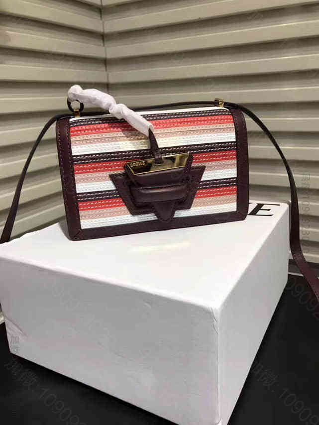 L24710_罗意威女士斜跨包 LOEWE罗意威 Barcelona 酒红色条纹彩色缝线手袋三角包 0269