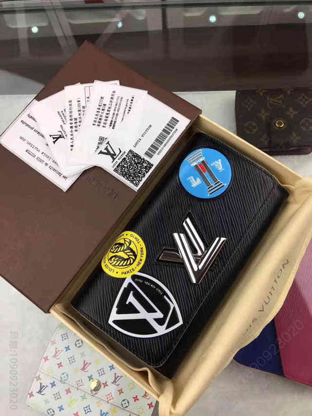 路易威登/LV 水波纹徽章图案TWIST长款钱夹 M62008