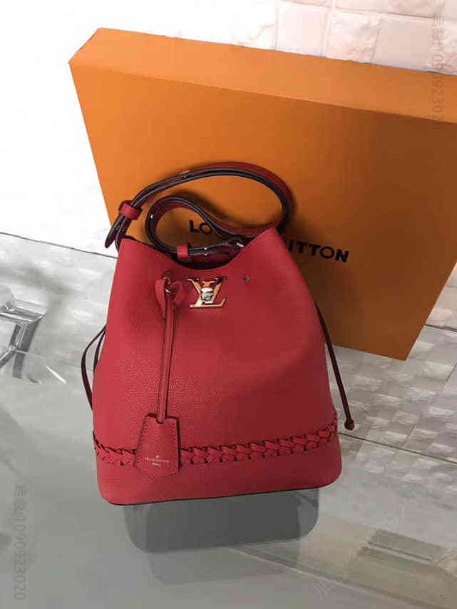 路易威登/LV 红色小牛皮LOCKME BUCKET编织水桶包 M54681