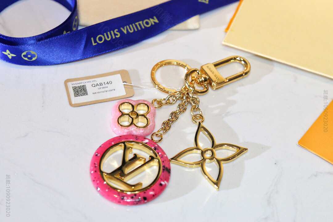 新款 LOUIS VUITTON 夏季新款 流苏字母钥匙扣 包包挂件