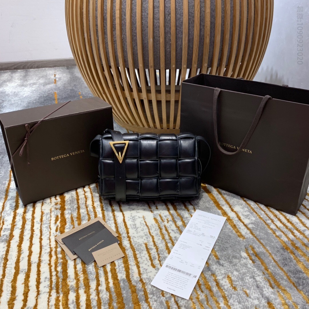 BV BottegaVeneta 加衬CASSETTE手袋 立体格纹枕头单肩包 591970黑色