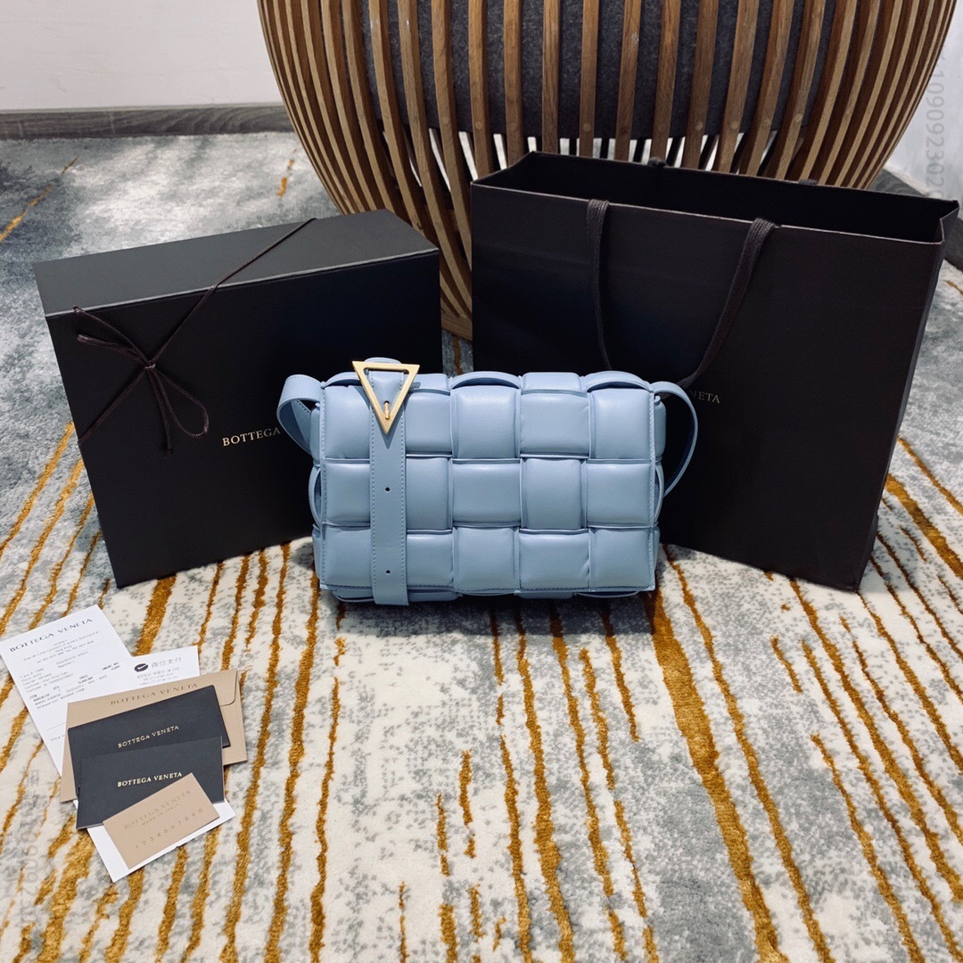 BV BottegaVeneta 加衬CASSETTE手袋 立体格纹枕头单肩包 591970冰蓝色