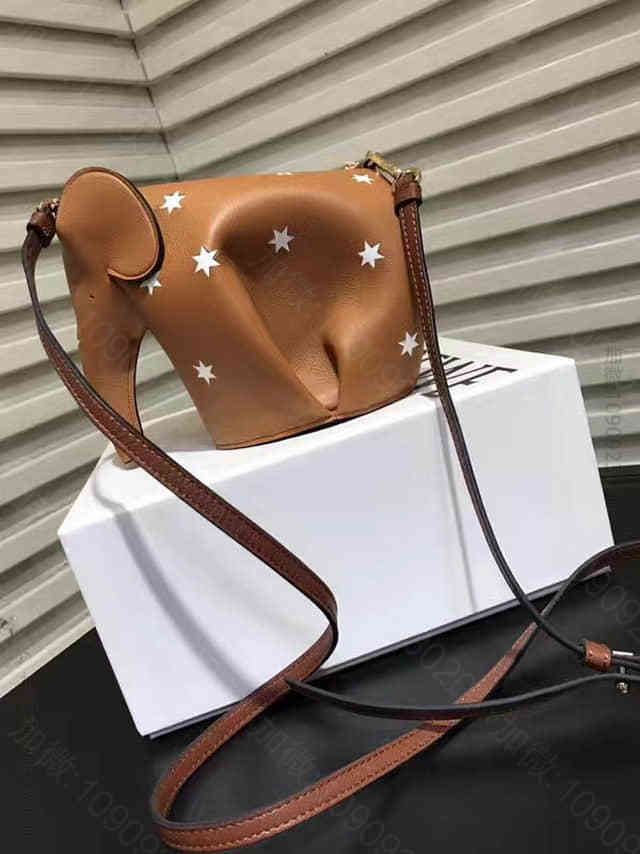 LOEWE/罗意威 2017崭新的星辰图案小象系列肩挎包 L0192