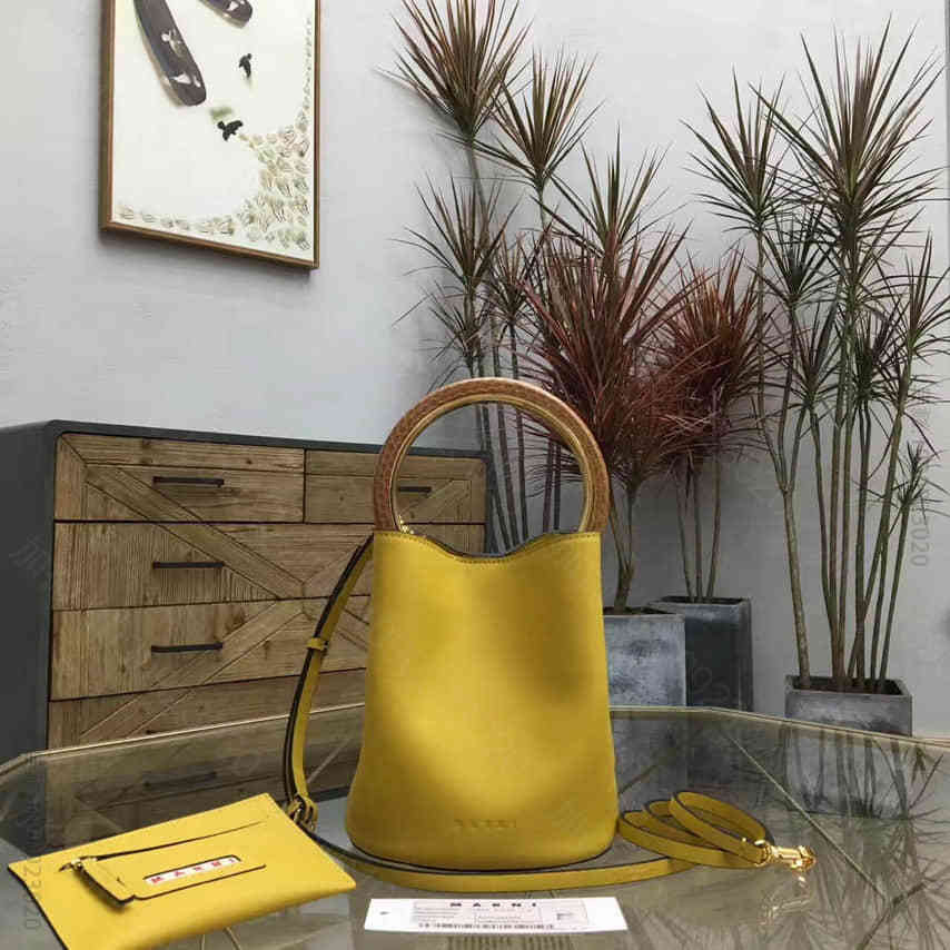 Marni/玛尼 2017春夏款系列 PANNIER 牛皮桶包 黄色