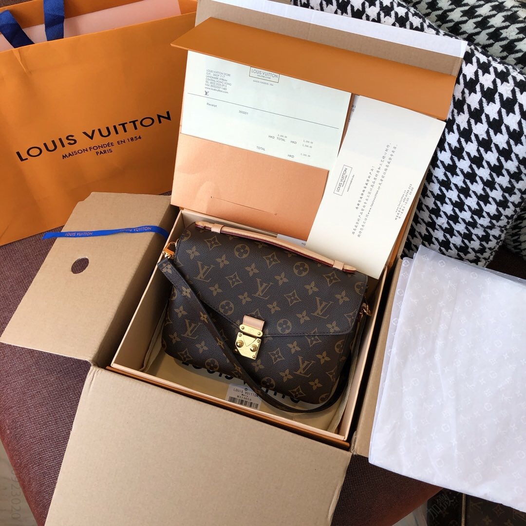 LV M40780 经典款老花邮差包