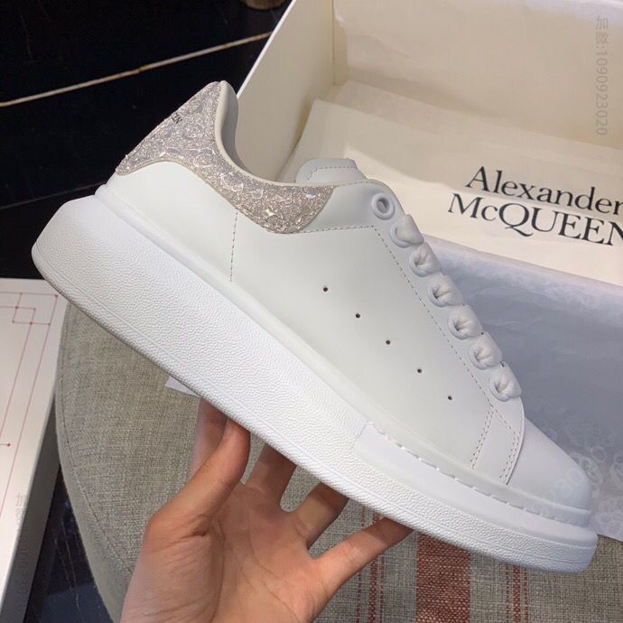 McQueen 麦昆 采用小牛皮制成升级版MQ～男女同款运动鞋