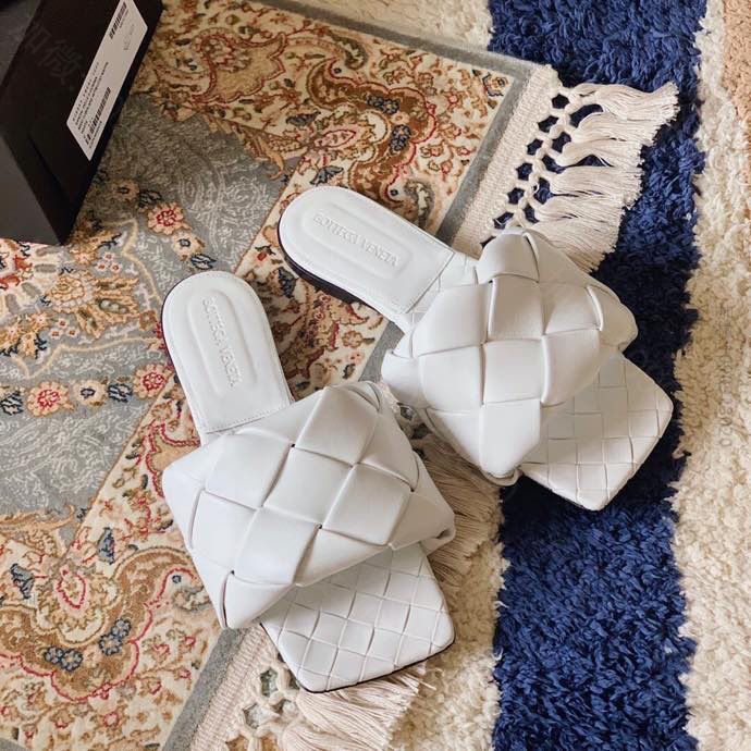 Bottega Veneta 2023非常火爆的方头编织拖鞋